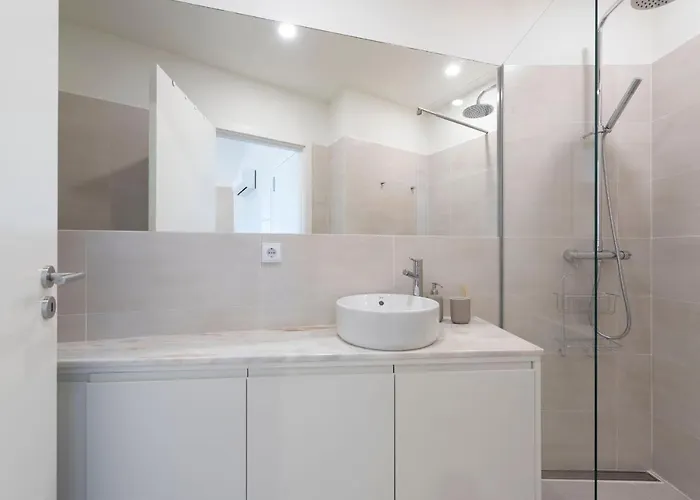 Superb Flat W/ Ac & Balcony By Lovelystay Porto