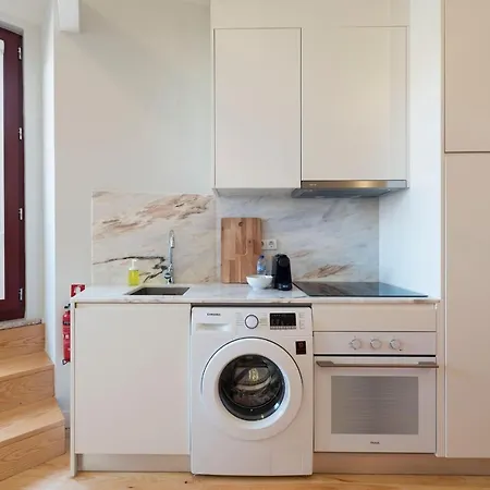 Superb Flat W/ Ac & Balcony By Lovelystay Apartment *