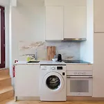 Superb Flat W/ Ac & Balcony By Lovelystay Apartment *