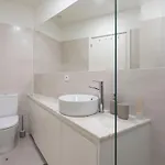 Apartment Superb Flat W/ Ac & Balcony By Lovelystay