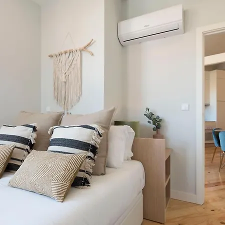 Appartement Superb Flat W/ Ac & Balcony By Lovelystay