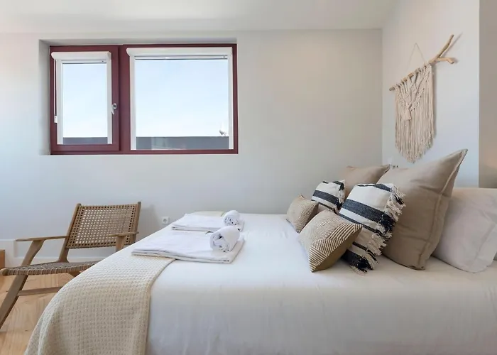 Superb Flat W/ Ac & Balcony By Lovelystay ポルト