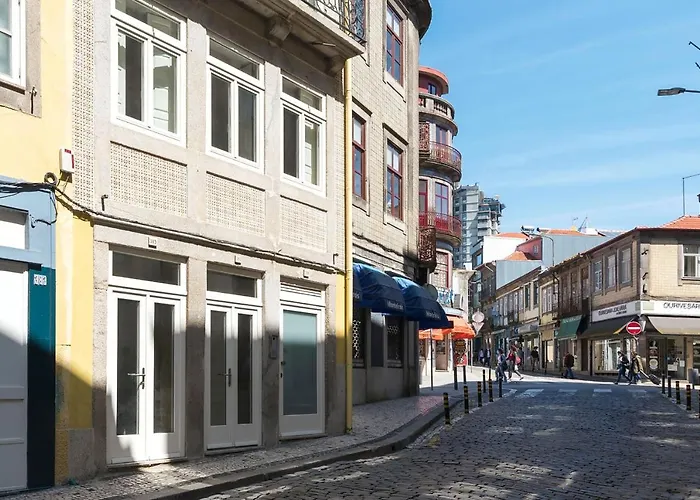 Superb Flat W/ Ac & Balcony By Lovelystay