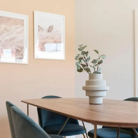 Superb Flat W/ Ac & Balcony By Lovelystay 아파트 포르투