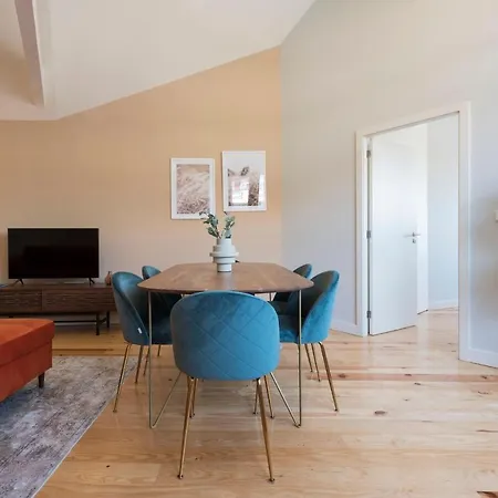 Superb Flat W/ Ac & Balcony By Lovelystay 아파트 포르투