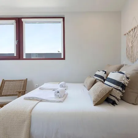 Superb Flat W/ Ac & Balcony By Lovelystay 포르투
